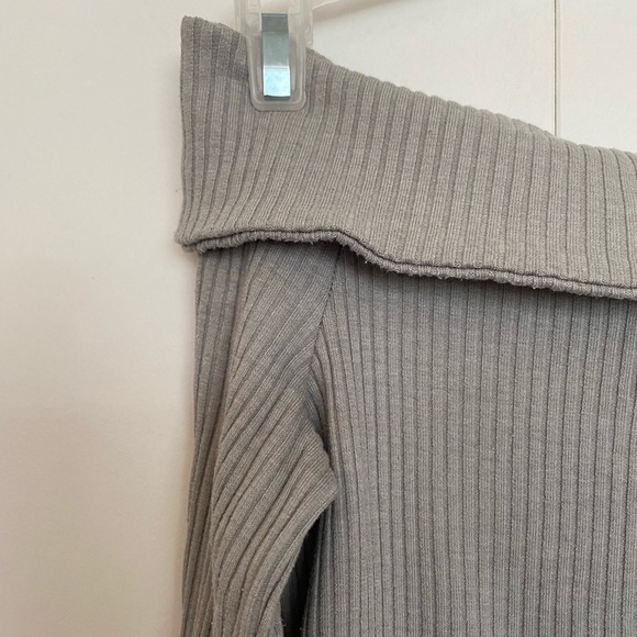 abercrombie & fitch off the shoulder ribbed long sleeve - Picture 2 of 3